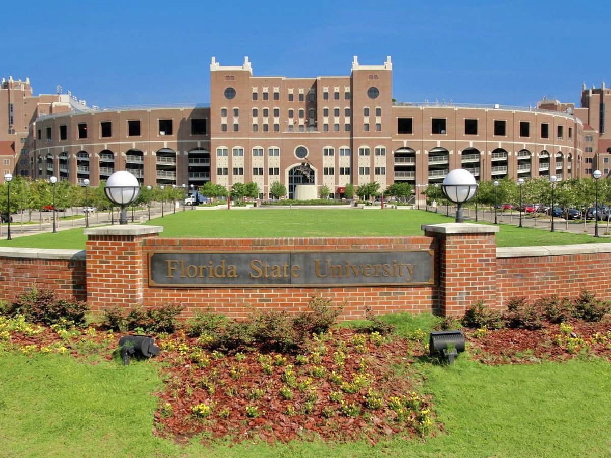 AmazingColleges's tweet photo. Florida State University • Tallahassee, Florida https://t.co/H4ho2CxbH8