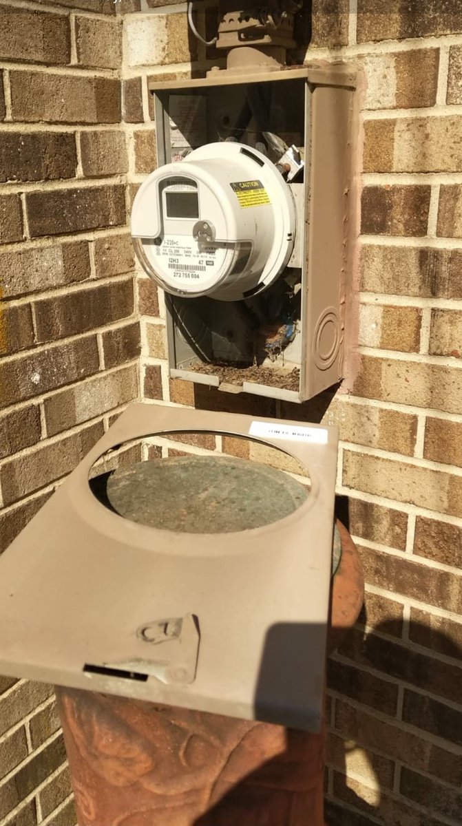 SarahHanft's tweet photo. @ComEd a technician came to my parents house today, took the cover off their meter and left. He hasn't been back for 2 hours now. There are exposed wires and there are small children at their house. THIS IS TOTALLY UNACCEPTABLE. Someone needs to get back there now and finish. https://t.co/s35KFr0tOl