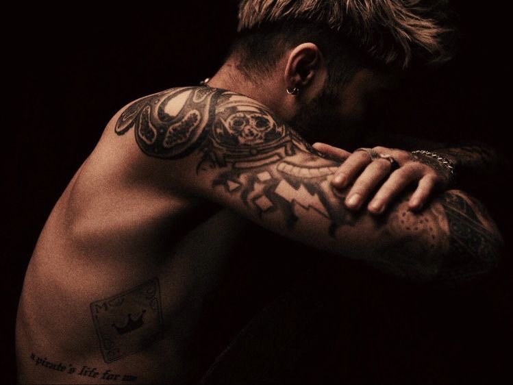 pillowtalksgt's tweet image. —𝐙𝐚𝐲𝐧 𝐌𝐚𝐥𝐢𝐤 𝐝𝐞𝐭𝐚𝐢𝐥𝐬; 𝐚 𝐯𝐞𝐫𝐲 𝐧𝐞𝐞𝐝𝐞𝐝 𝐭𝐡𝐫𝐞𝐚𝐝.❦