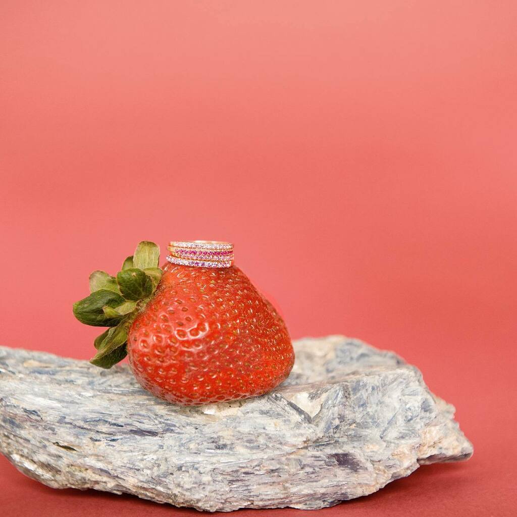 StarlingJewels's tweet photo. Something 🍓berry, berry 🍓 good is coming this week! https://t.co/8pG3CNRSOd https://t.co/ufJEOPj6pH