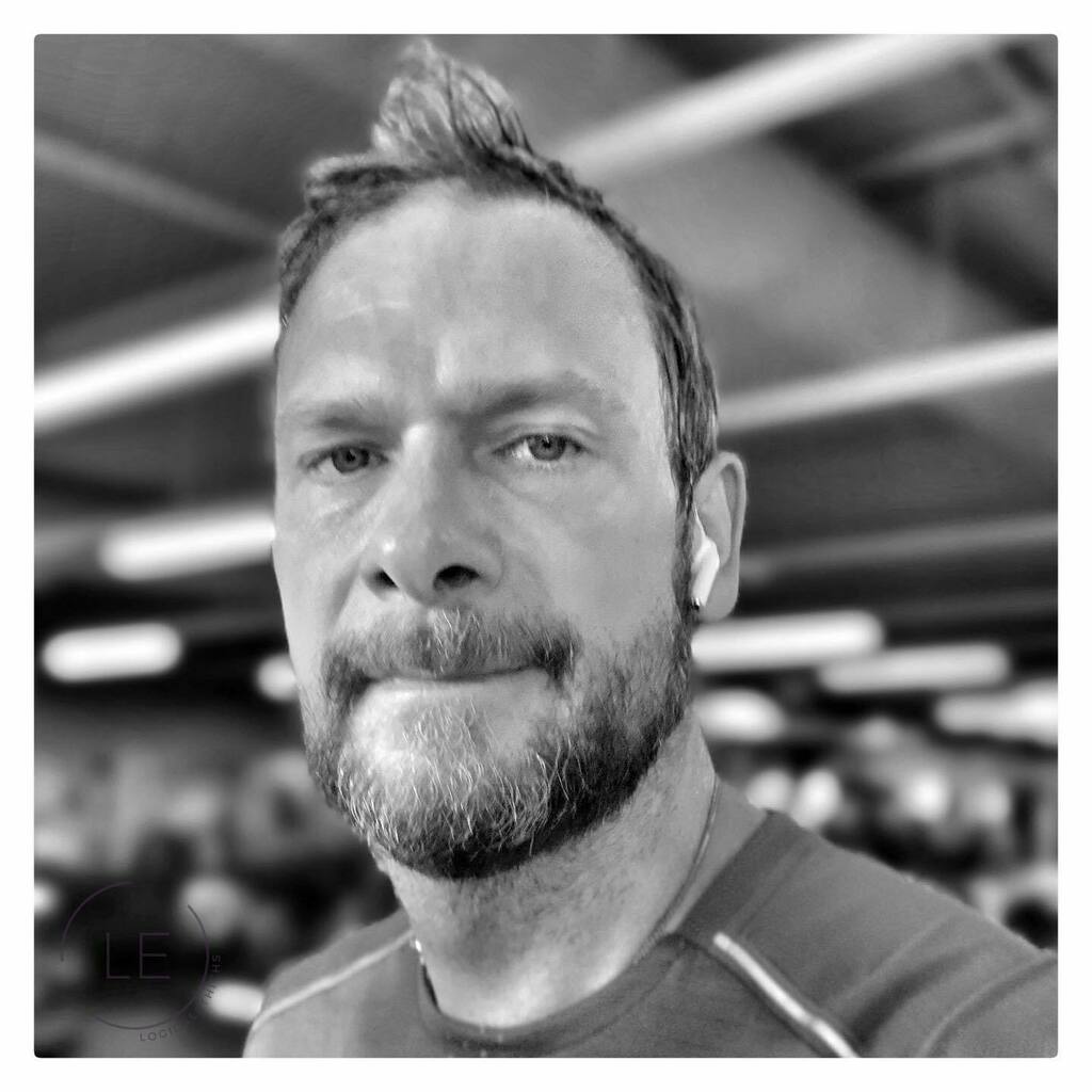 LogicalEthics74's tweet photo. It's kinda weird how a few words from a complete stranger can put shit in a different light. Just 3km run my head ain't in it today. 

🏃‍♂️💨
--
---
#nikerunclub #nikerunner #mywayback #f24s #freemasonrunner #run #runner #instarunner #spring #löpning #trä… https://t.co/FpHEyEAskS https://t.co/39gXjdgygz