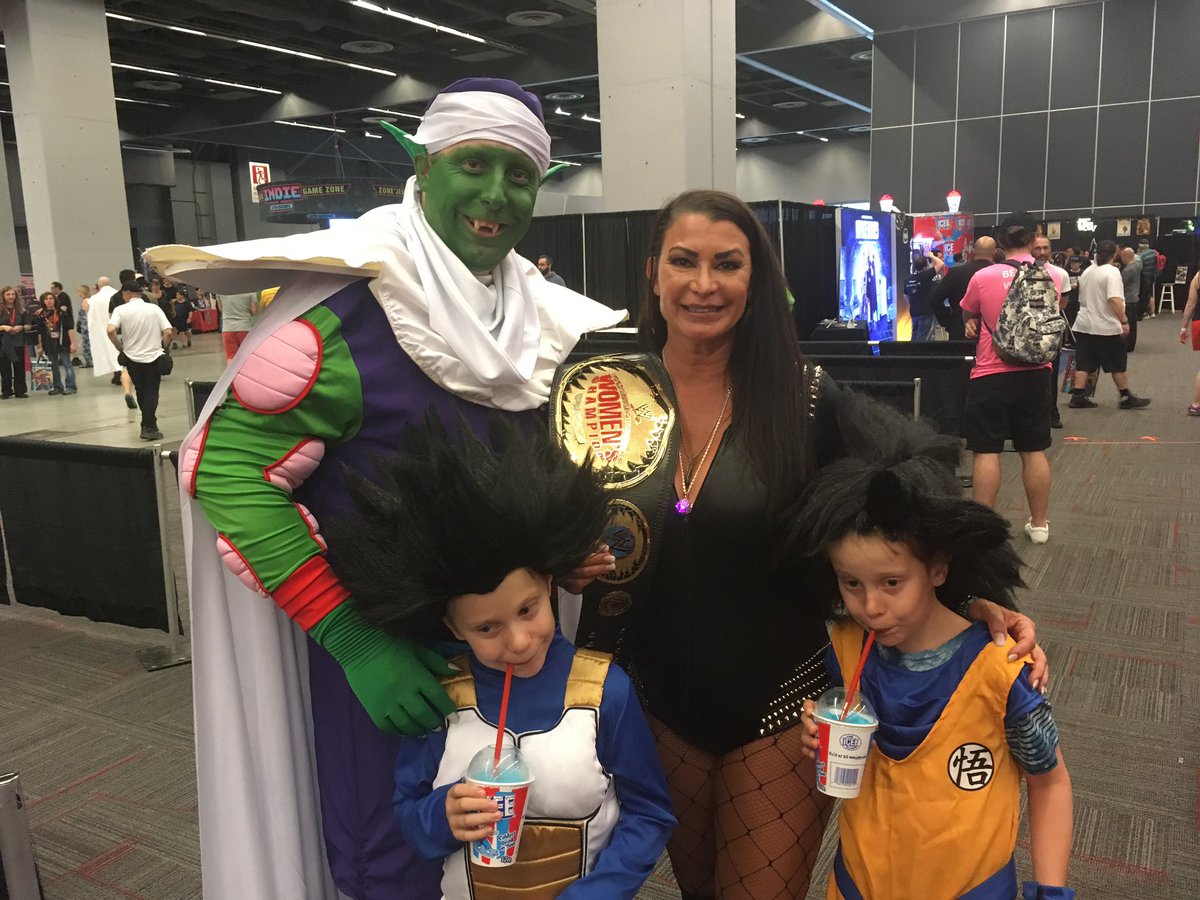 mystray77's tweet photo. Little souvenir from last year in MTL. @REALLiSAMARiE  if you feel the itch to fight you are more then welcome to join us the ZFighters anytime you want. 😉 https://t.co/r5i1HdOd74