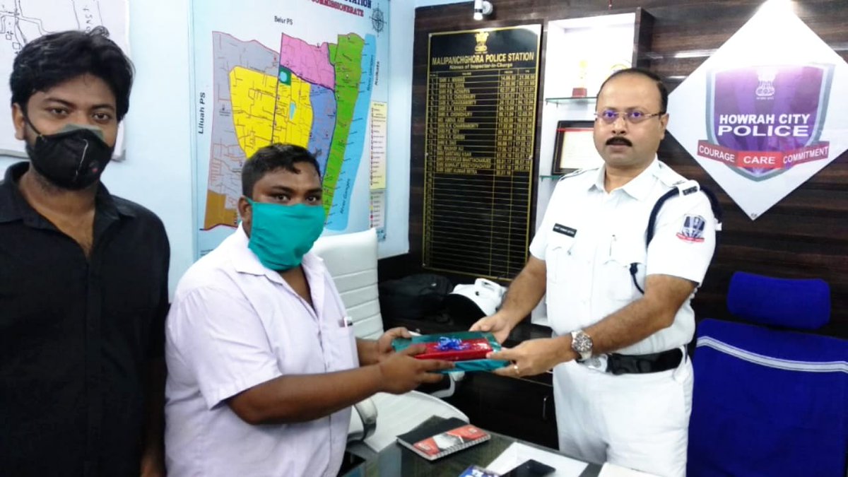 paltai_cholo's tweet photo. A small token of gratitude to Shri Amit Kr. Mitra (Inspector Incharge, Malipanchghora Police Station) a frontline CORONA Warrior.
Thank you sir for supporting and encouraging us in our initiative.
#Meraki
#CholoPaltai
#HowrahCityPolice
#MalipanchghoraPoliceStation https://t.co/QZJ1UpOjuH