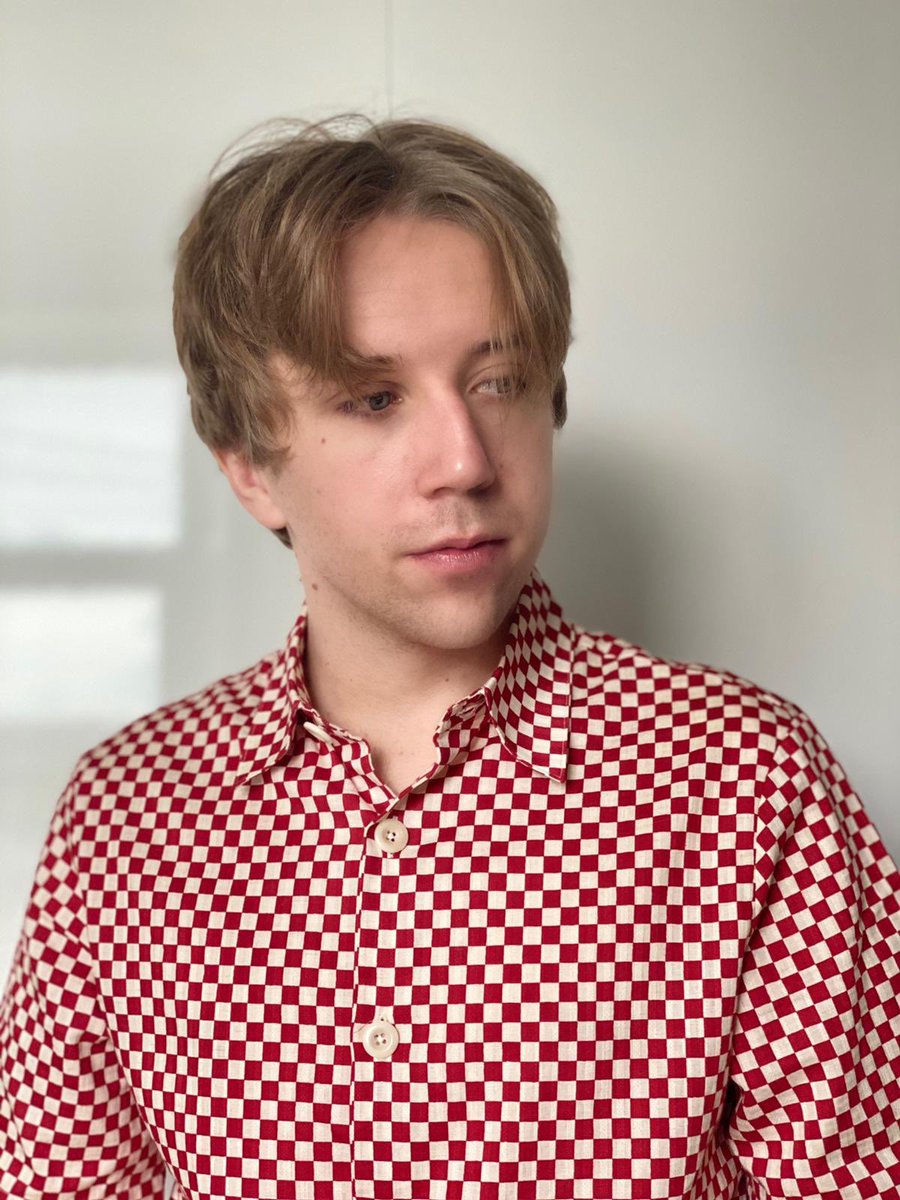 Racking my brain for the next recording session.  Ps. We passed 400 follows on Insta!  Thank U so much 🖤 #themarblearches #songwriting #newrecord #newtrack #newsongs #newmusicalert #discovernewmusic #newbands #leedsmusic #fiveguys #bandphotos #upcomingmusic #ukbands #newrock