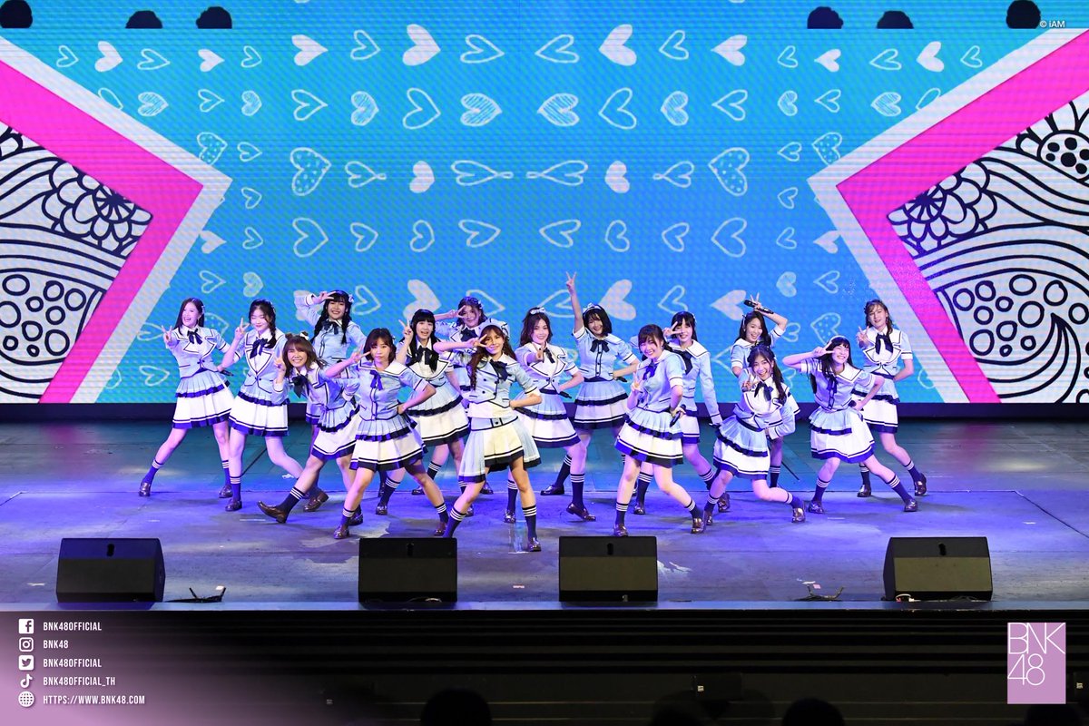 bnk48official's tweet photo. จบไปแล้วกับงาน BNK48 WonderLand 
ขอบคุณทุกคนที่รัก และเป็นกำลังให้น้อง ๆ 
BNK48 และ CGM48 นะคะ 🍿🌽

==========

【MV Full】Heavy Rotation / BNK48
Link >> https://t.co/xl1SZ1iEWM <<

#BNK48
#HeavyRotationTH
#BNK48Wonderland https://t.co/lPAkNyszjY