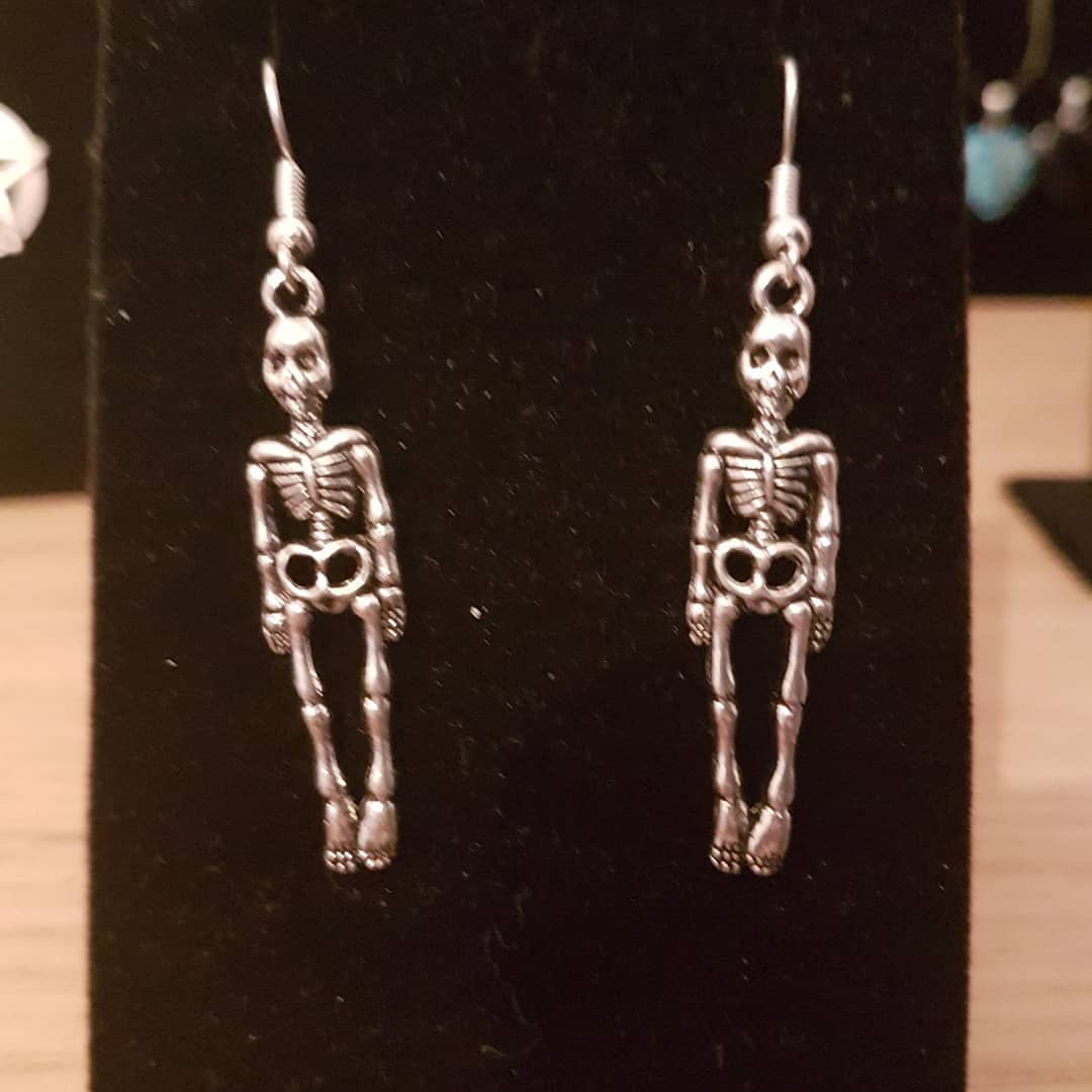 CauldronRays's tweet photo. Earrings available over on my #etsyuk link in bio or message page directly for paypal free uk postage 

#etsyseller #etsyuk #etsyshop #etsysocial #facebookwitches #witchesoffacebook #earrings #silver #samhain #twitterwitches 

https://t.co/r5Pn62SvGv https://t.co/anuFKqqudX