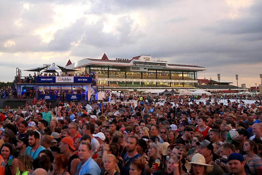 TCSummerJam's tweet photo. A very special thank you to all who participated in our #BackToSummerJam contests this weekend! We couldn't do it without our amazing friends and sponsors at @KwikTrip, @budlight, @redbull, @grayduckvodka, General Equipment & Supplies Inc, @CanterburyPark and the @zacbrownband! https://t.co/LdPCmiGBtk