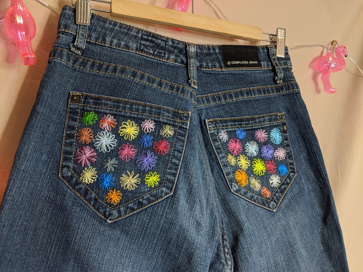 CastorEarth's tweet photo. Nouvel article en boutique : jean Complices et ses poches fleuries ! Tout ça pour attirer le regard... ;-)
https://t.co/fWxe6vOL1x
#vintage #handmade #flowerpower https://t.co/PAuukVK2p8