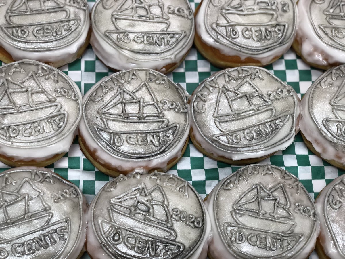 SailBluenoseII's tweet photo. Thank you for the dime donuts, Mark and Sandra! Well done, @VandalDoughnuts - 10/10. 👏

#truetothedime #donuts #bluenose #bluenoseii #dime #dimes https://t.co/z005yraRMH