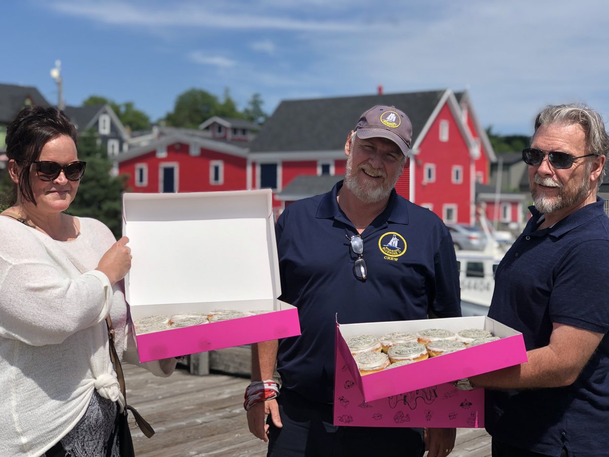 SailBluenoseII's tweet photo. Thank you for the dime donuts, Mark and Sandra! Well done, @VandalDoughnuts - 10/10. 👏

#truetothedime #donuts #bluenose #bluenoseii #dime #dimes https://t.co/z005yraRMH