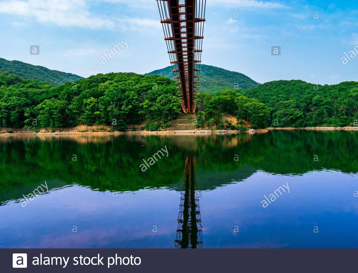 yeeuncha1's tweet photo. Looks like #LeeDongWook has been filming #TheTaleoftheninetailed at Majang Reservoir Suspension Bridge earlier today.  😍  Looking forward to visit all those places where they’ve been filming this drama. #이동욱 #구미호뎐 #마장호수 Covid, please end up ASAP 😭 https://t.co/aAaZvdM77f