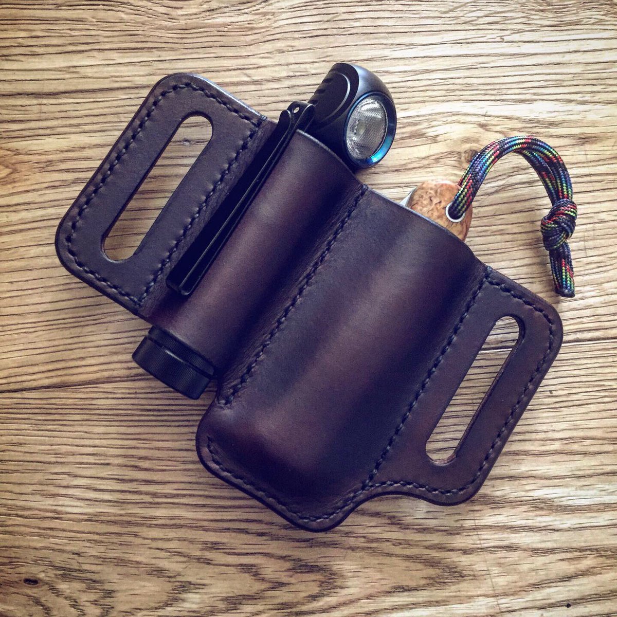 PDBushcraft's tweet image. This small EDC pouch for a UK legal TBS folding knife and Olight flashlight is one of this week’s custom jobs. I’m quite proud of this one as I don’t seem to have a great deal of luck with wet moulding leather but this one turned out spot on. Hope you like it as much as i do 😁