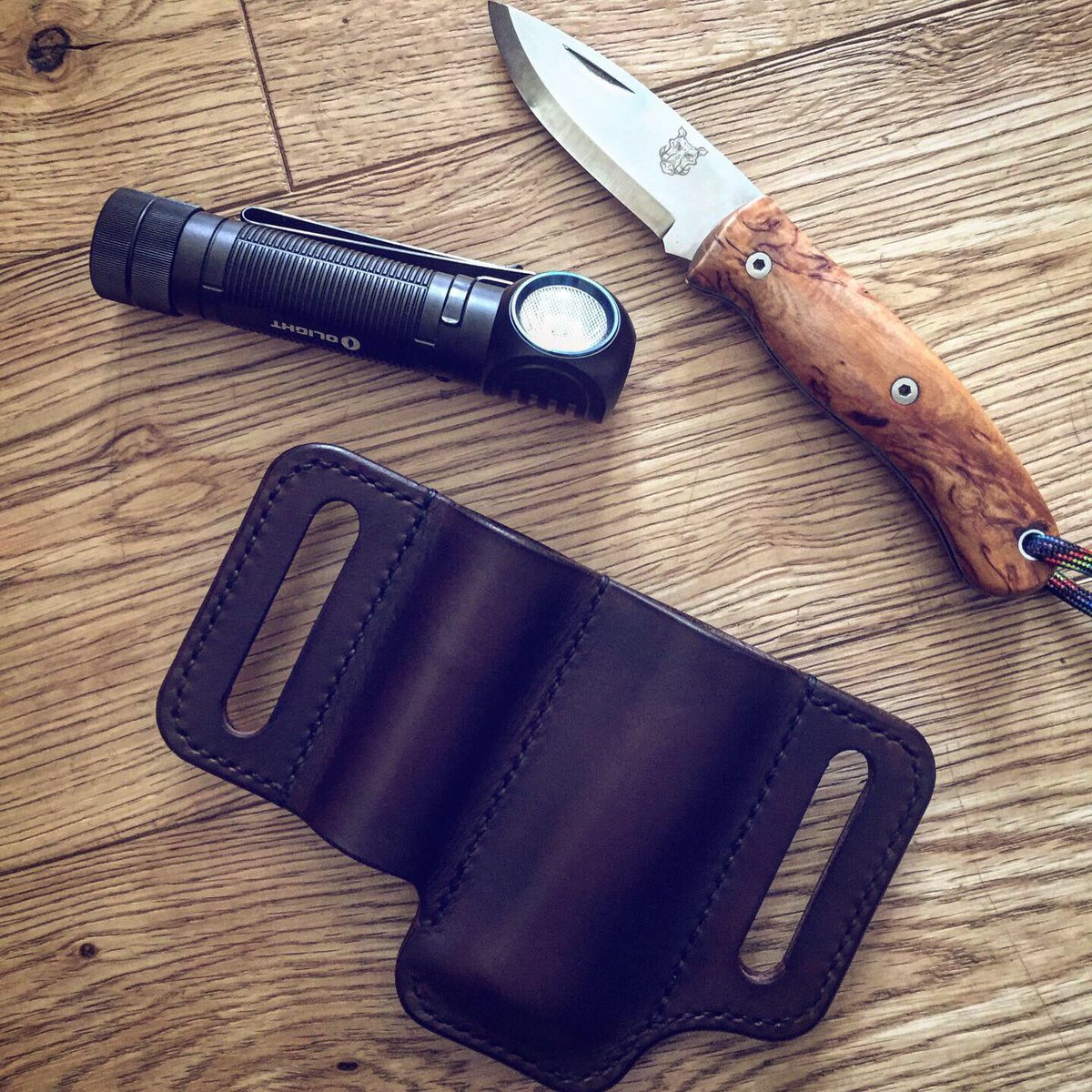 PDBushcraft's tweet image. This small EDC pouch for a UK legal TBS folding knife and Olight flashlight is one of this week’s custom jobs. I’m quite proud of this one as I don’t seem to have a great deal of luck with wet moulding leather but this one turned out spot on. Hope you like it as much as i do 😁
