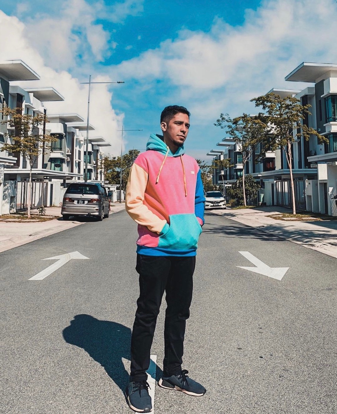 X  Sidemen Clothing على X: The Moo Off Hoodie may have sold out already  but SDMN Colour Block Hoodies are currently in stock! 💥 🔗:  https://t.co/19eirYROIn 📷: @hasanalattaas https://t.co/FqZAKUMurW