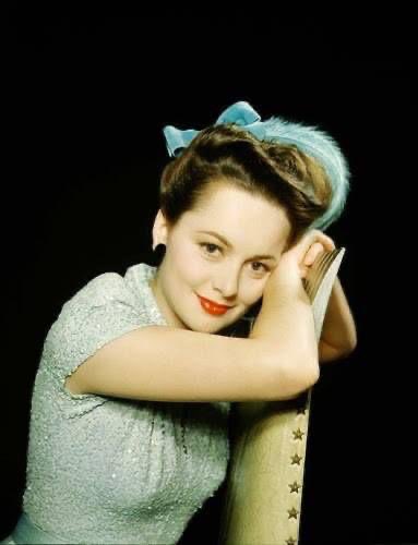 Finaliza la rivalidad entre Joan Fontaine y su hermana Olivia de Havilland. Ed3UB-dWkAEYbw2?format=jpg&name=small