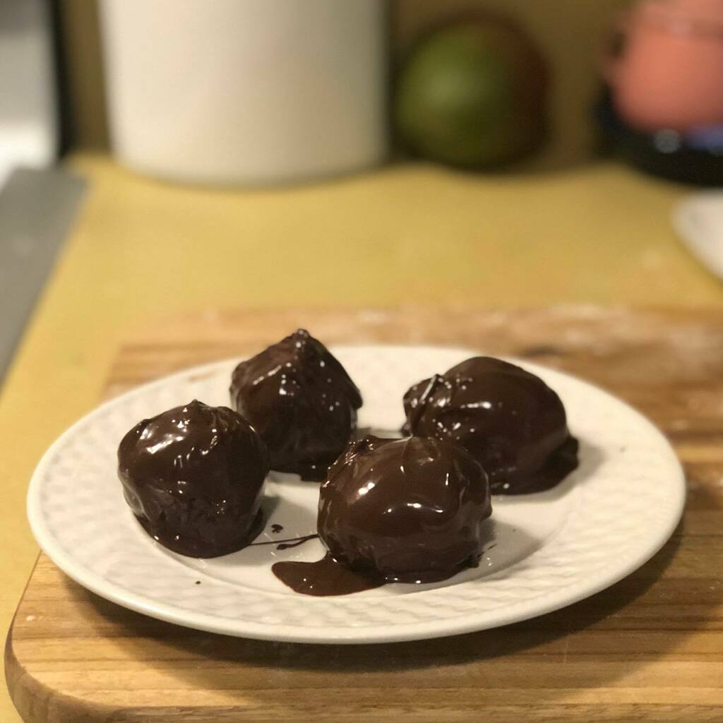 TredyChildren's tweet photo. They may be a little messy but my belly doesn’t care. These peanut butter balls were so easy and so yummy. 
.
.
Peanut butter
Confectioners Sugar
Rice Crispies
Chocolate Chips &amp; Coconut Oil https://t.co/2sSG6SQSo4 https://t.co/BDpExXEtqT
