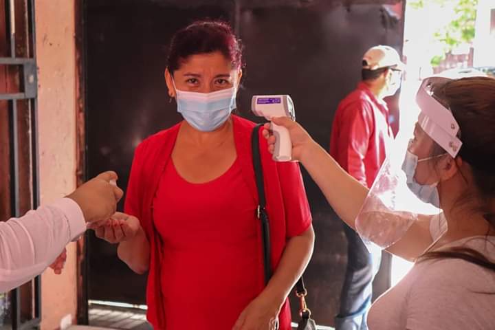 elindependiente's tweet photo. @Rina_Araujofmln @DanielaGenovez @YeymiMunozM @radioyskl @ysuca91siete #FMLN #INTERNAS2020 #ORGANIZADOS #TODOELPAIS
✔️ Uso de mascarilla.
✔️ Toma de temperatura.
✔️ Sanitización de manos.
✔️ Distanciamiento social. https://t.co/57eNAM1QWQ
