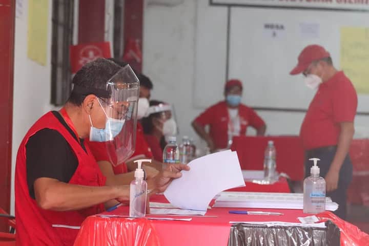 elindependiente's tweet photo. @Rina_Araujofmln @DanielaGenovez @YeymiMunozM @radioyskl @ysuca91siete #FMLN #INTERNAS2020 #ORGANIZADOS #TODOELPAIS
✔️ Uso de mascarilla.
✔️ Toma de temperatura.
✔️ Sanitización de manos.
✔️ Distanciamiento social. https://t.co/57eNAM1QWQ