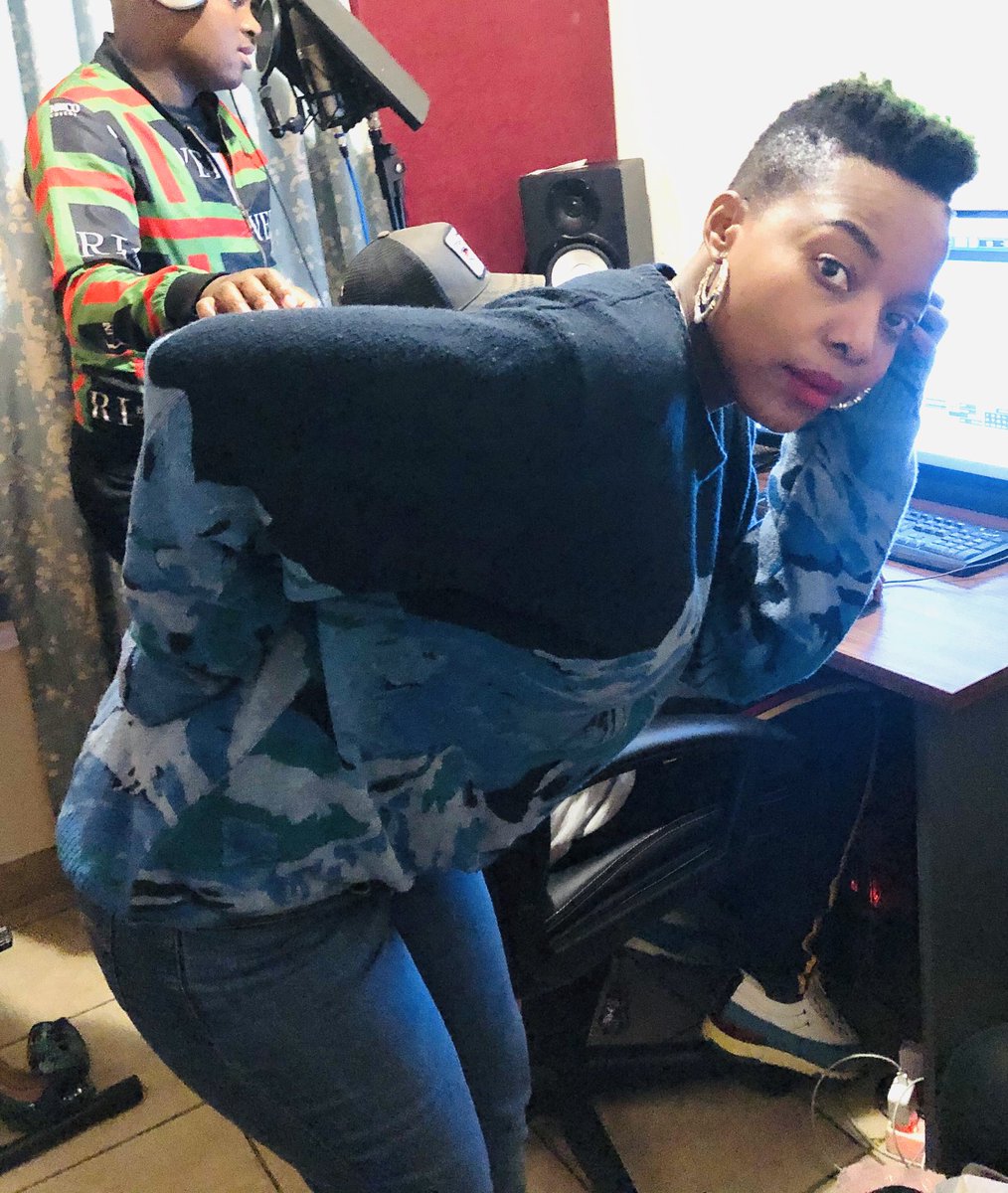 Nomcebozikode's tweet photo. After a long day of carrying South African music on my back 😅 https://t.co/hNUkqQh1Vw