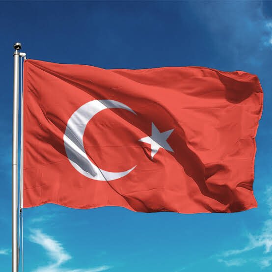 Bu bayrak öyle bir bayraktır ki; içinde vatan vardır, dökülen kan vardır. İki cihan vardır, din vardır, iman vardır.

Yunanistan’ın Selanik kentinde Türk Bayrağı’nın yakılmasını şiddetle kınıyor ve lanetliyorum.

Şanlı Bayrağımıza uzanan kirli eller kırılır. 🇹🇷
