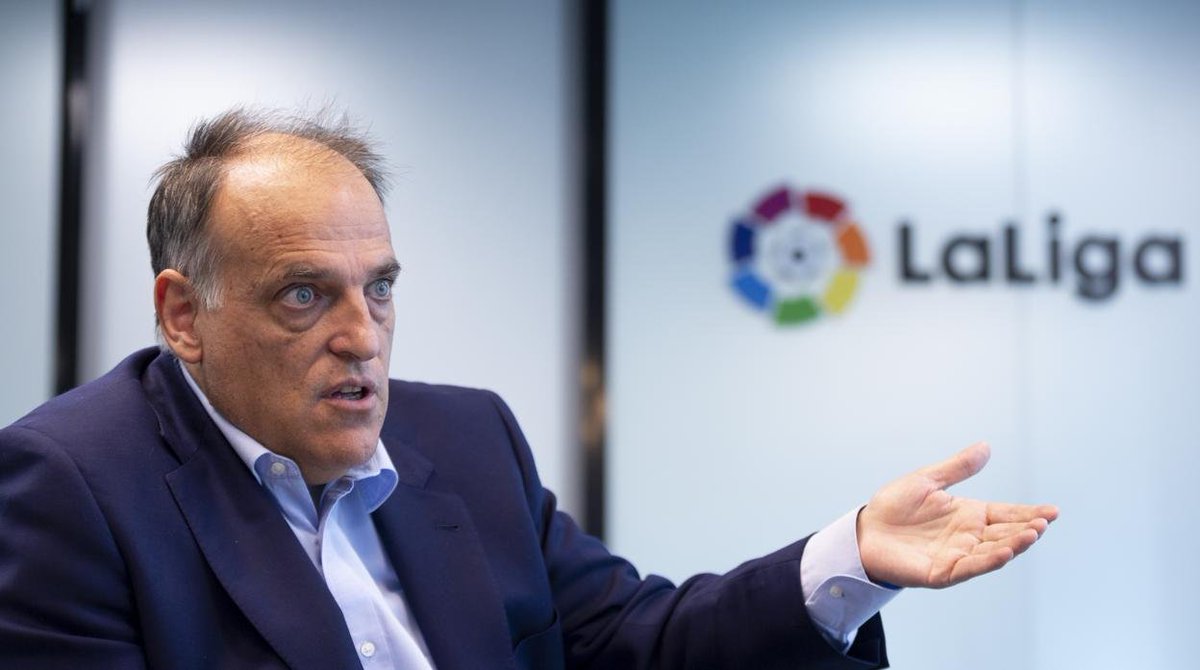 Encuestando's tweet photo. 📊 ¿Debe Javier Tebas dimitir como presidente de LaLiga tras hacer viajar al Fuenlabrada sabiendo que había contagiados?

RT 🔄 SÍ. Tebas, dimite
MG ♥️ NO. Lo hizo bien https://t.co/0VSqa2q40Z