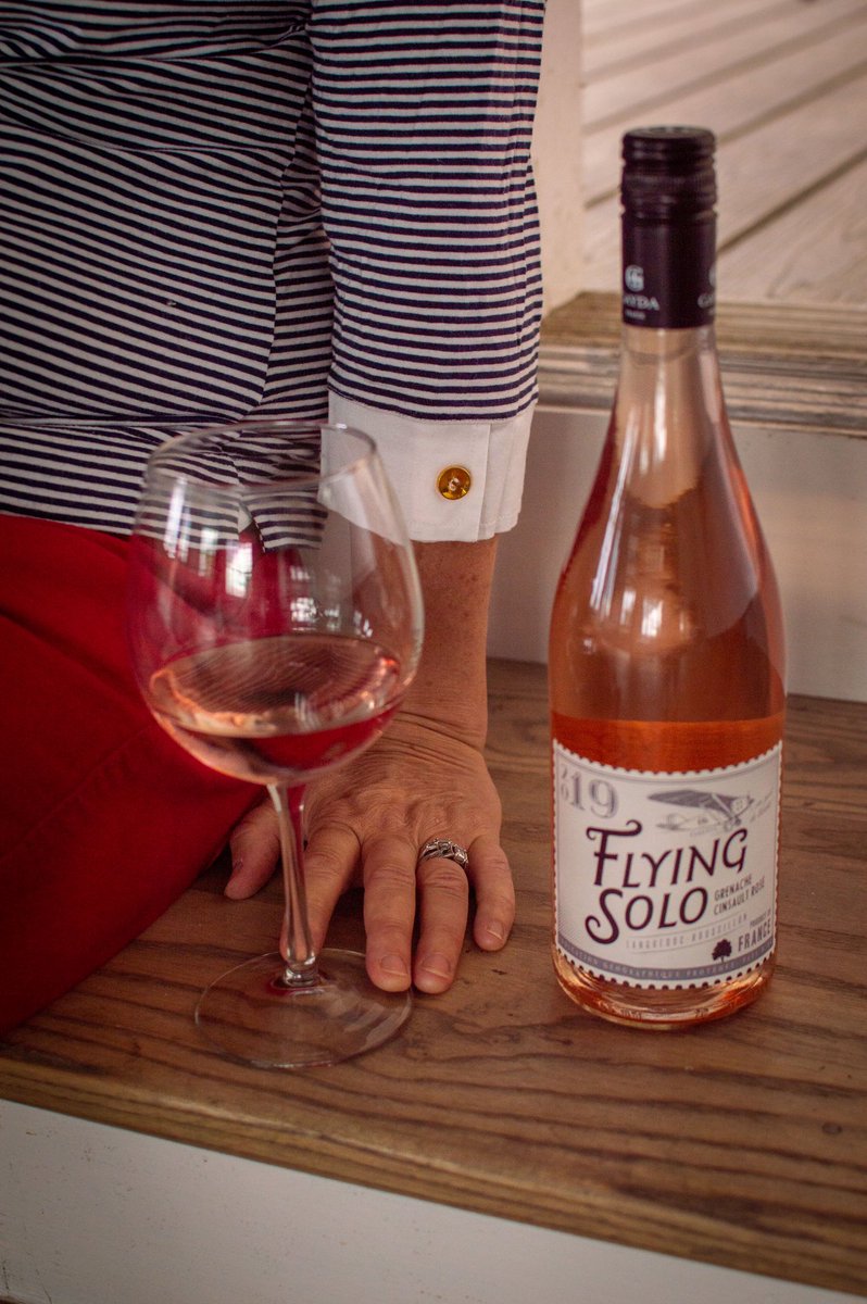 PWL12144's tweet photo. Brighten up your day with this delicious rosé from Flying Solo. The aromas of strawberries and cream and notes of fresh fruits make it perfect for the summer!

#drinkalbany #rensselaer #albany #rose #simplewinechoices #strawberriesandcream #summer #flyingsolo https://t.co/DqUPq0kvVz