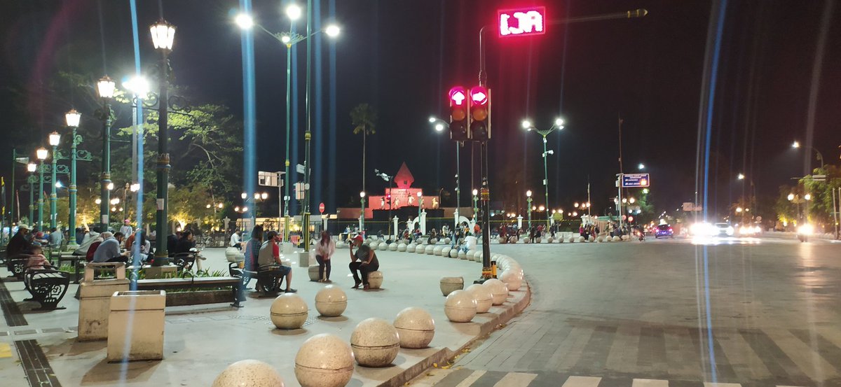 JogjaUpdate's tweet photo. dingin dingin lewat nol kilometer barusan https://t.co/IVgS5dsVMx