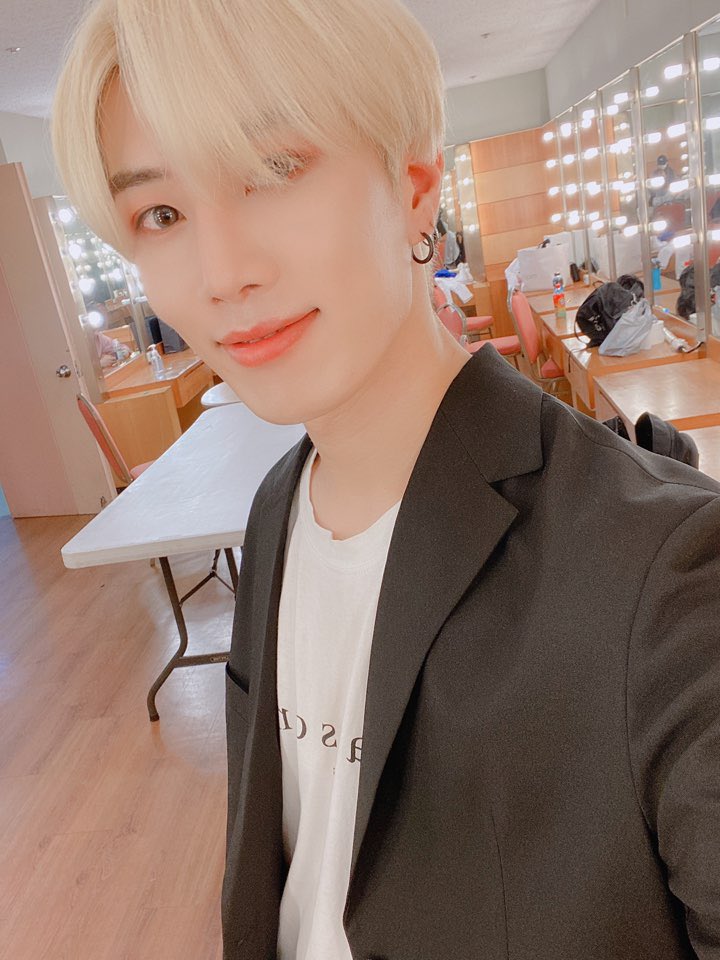 kyubinmybelove's tweet photo. #cukeyselcaday нет ну а что.... https://t.co/ajeBedAtVm