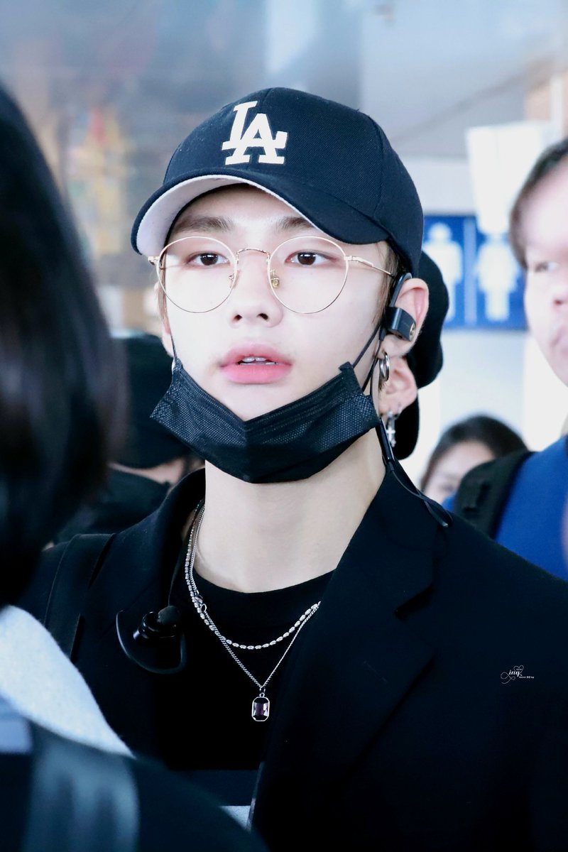 Mbambamgot7's tweet photo. หลงเด็กหลงจนได้เรื่อง  >v< 💙🖤 #แฟนอาร์ตสายแบ๊ว
#StrayKids #Straykidsfanart #hyunjinstraykid #hyunjin #hyunjinfanart #ฮยอนจิน
Thank original pic : (จำไม่ได้เหมือนกัน 😅😂) https://t.co/jCp76K7Zcb