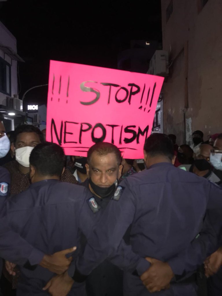 HamdhanShakeel's tweet photo. Protestors are calling for the resignation of President Ibrahim Mohamed Solih with many voicing against the rampant nepotism and corruption within the government. #MaldivesProtest https://t.co/jNrZAsHfVZ