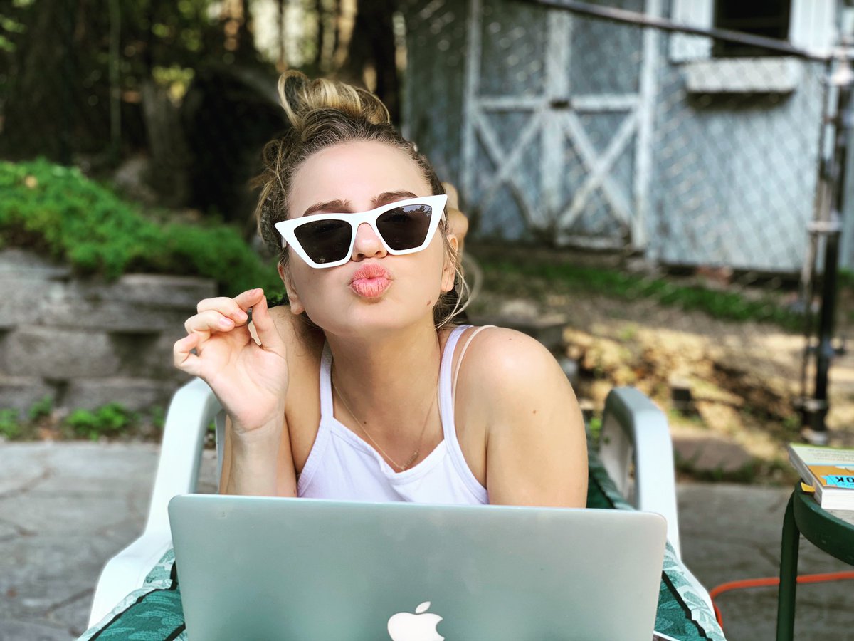 SophiaPaulmier's tweet photo. Poolside screenplay #sundayscripts https://t.co/x1GByUkr3l