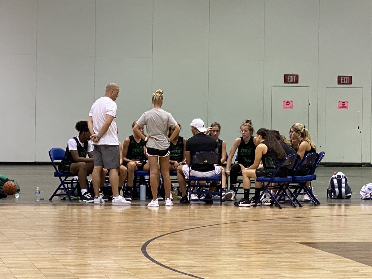 RodCreech's tweet image. Halftime score: 39-27.