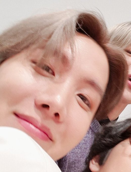 jhopecentric's tweet photo. When Hobi peeks in the photo and his cheeks just https://t.co/betM7705ab
