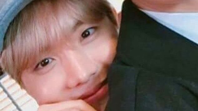 jhopecentric's tweet photo. When Hobi peeks in the photo and his cheeks just https://t.co/betM7705ab