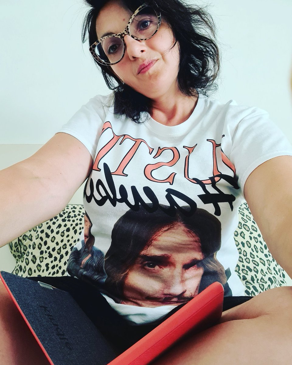 guia78's tweet photo. #Day34
Reading Time π
#100DayswithJustinHawkins
@JustinHawkins
-
Reppin @thedarkness
-
#100DaysOfHawk #100DaysofHawkins #JustinHawkins #rockandrolldeservestodie #theactualdarkness #TheDarkness #bandmerch #merchandise #personalchallenge #challenge https://t.co/LKVrwqZSsi