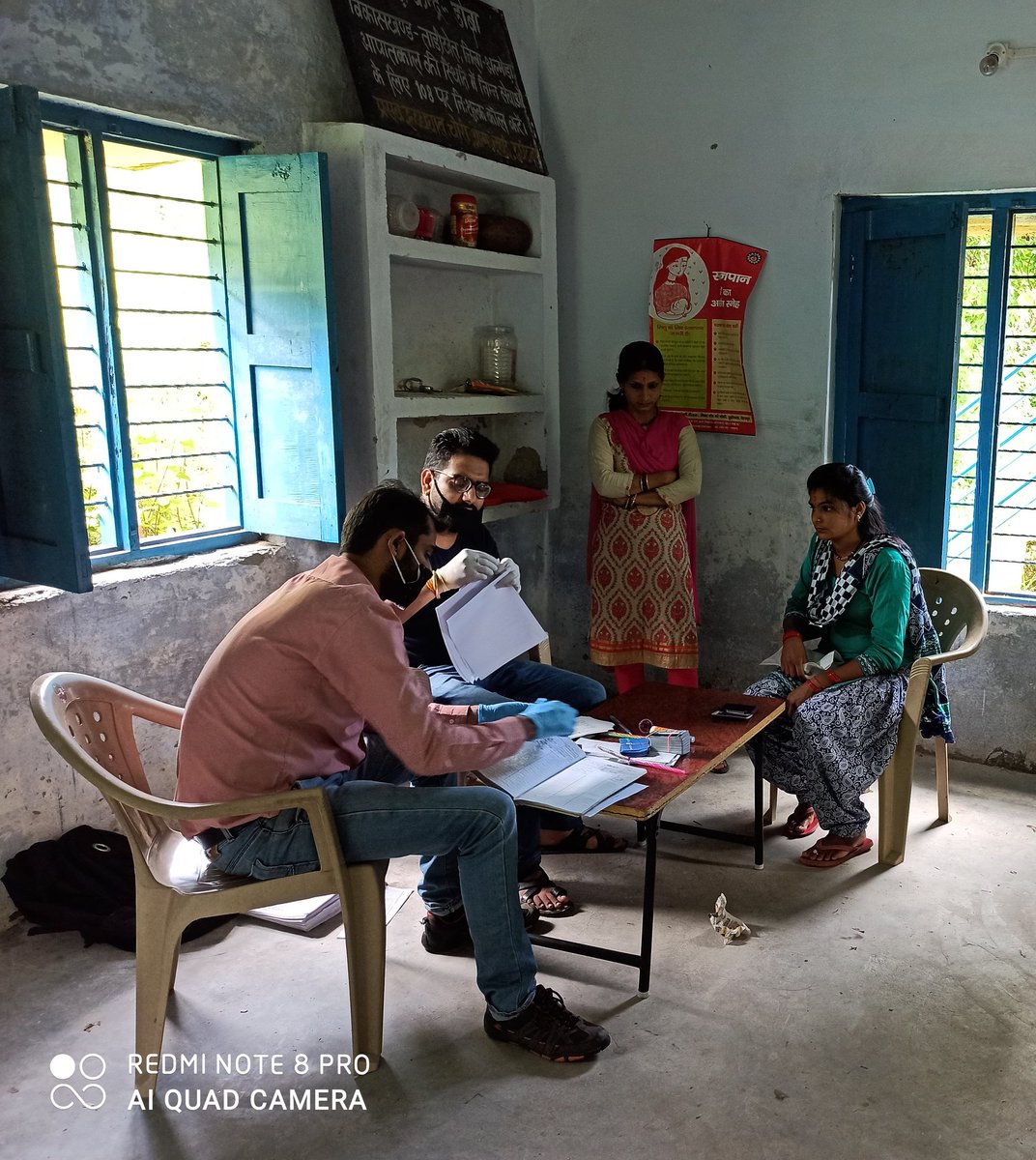 We had estimated 30-40 people but we arranged extra account opening forms. To our surprise, there were around 60-70 villagers who were not having Bank accounts most were females.Nevertheless, we tried to fill maximum AOF and got somewhere near 70 when our AOF got over 4/n