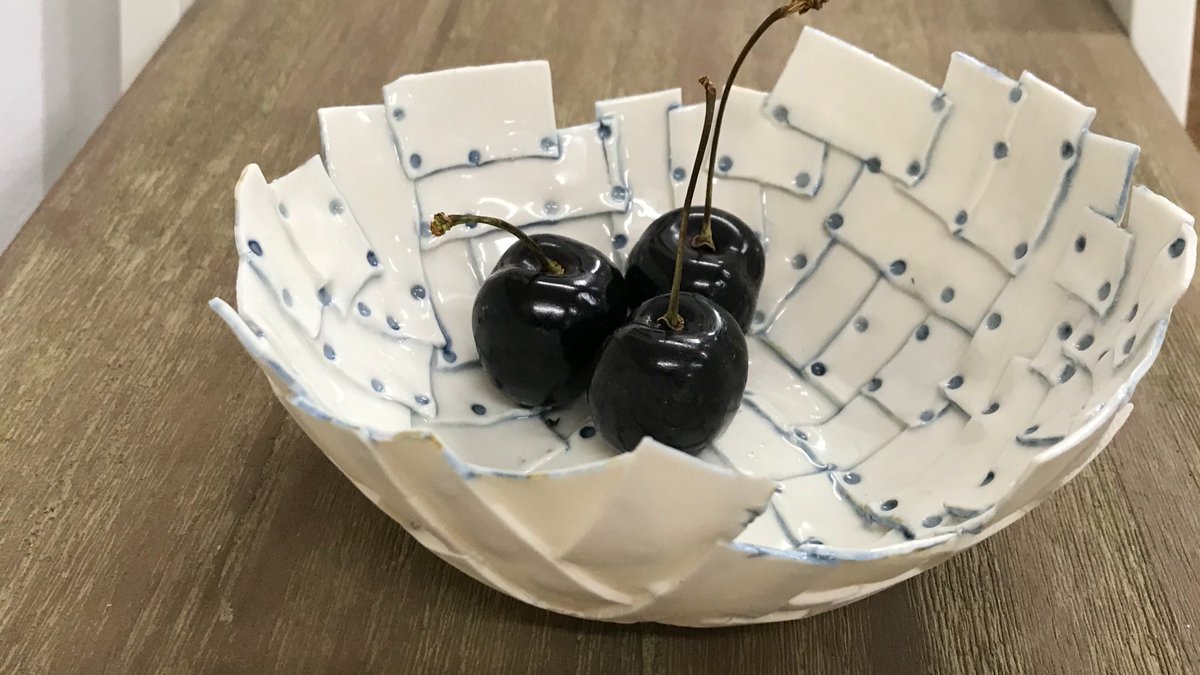 ceramics_clark's tweet photo. Good evening ##UKCraftersHour we’ve got a gorgeous evening in Suffolk. I bought a heap of cherries this morning but I’m afraid this is all we’re left with🤣#UKGiftHour #handmade #HandmadeInUK #sundayvibes #SundayFunday #UKCrafthour #madeinsuffolk #madeincolchester https://t.co/9xkTejAXHf