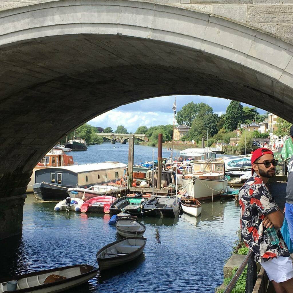 QueensPromenade's tweet image. Under Richmond Bridge. #theriverthames #tideway #smallcraft #bridgesrchitecture @goodlifepaddleco @richmond_council @richmond_river_walks_ #shadows instagr.am/p/CDHGsCCHkAo/