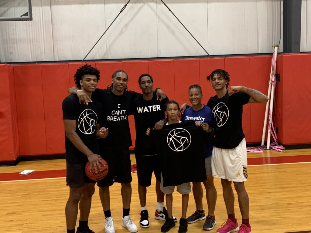 demarr_sr's tweet photo. Yesterday was Dope... Family Ties... Basketball Money X A.L.B.A. = WaterWork... Vid Coming Soon!!! #LangfordBros #BCReady #ComeFlyWithUs π¦
π¦
https://t.co/CIdobZ4sw9