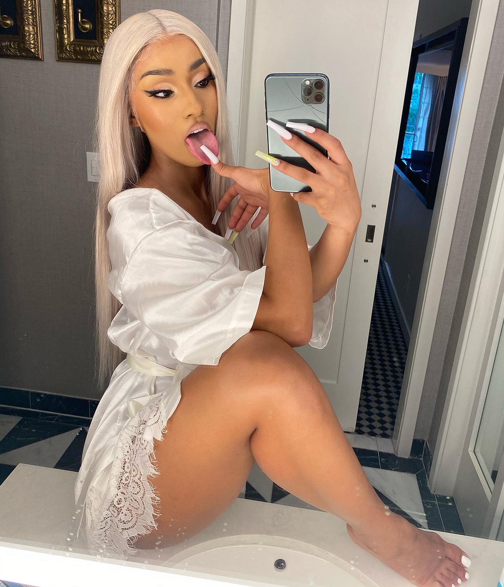 RubiRose's tweet photo. GOODMORNING WHORES 💕 https://t.co/AYhLmpIrFR