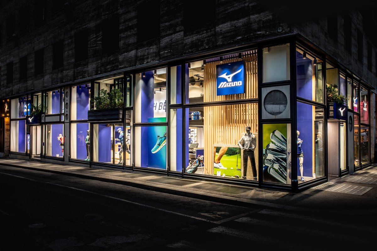 mizunoitalia's tweet photo. Semplicità, purezza ed eleganza sono i valori del Giappone che abbiamo scelto di inglobare all'interno del primo Flagship Store Mizuno d'Europa. 🎌

Vieni a scoprire le offerte Summer Promotion ☀️

📍 Via Soleri, 2 - Torino

#MizunoItalia #MizunoStore #ReachBeyond https://t.co/rsh8gQifqq