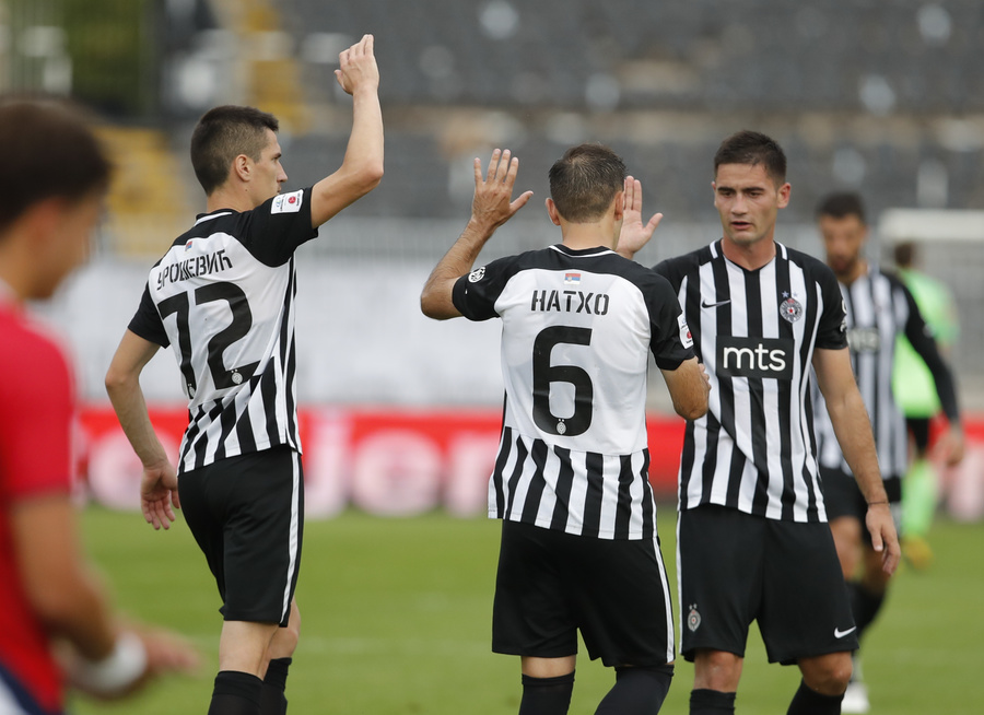 FKPartizanBG's tweet photo. FK Partizan - @FkProleter 
#partizanproleter #crnibeli #parpro https://t.co/O5oMyRVrAO