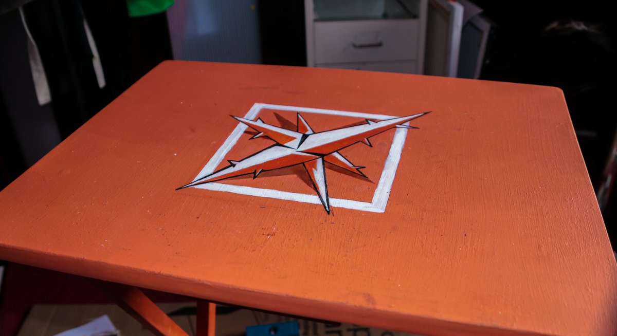 Vermillionaire_'s tweet photo. Painted a table #Rainbowsixsiege #R6S #GuMine https://t.co/tQgNvK7Dmu