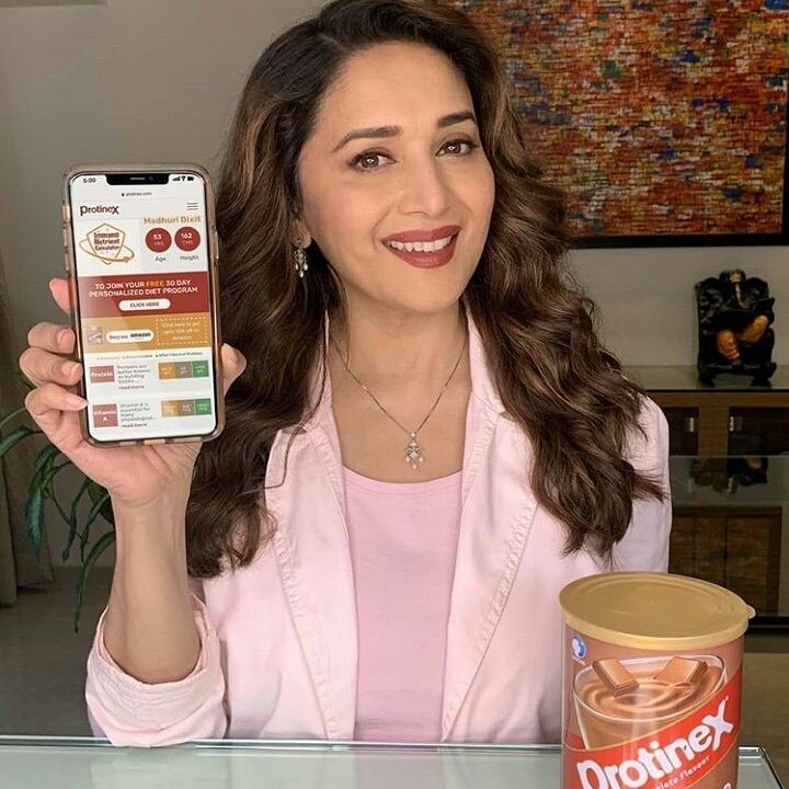 Shivani61926712's tweet photo. #Pro10ForImmunity 😊 looking gorgeous @MadhuriDixit mam..❤😙😙 https://t.co/VpYsLLp0qn