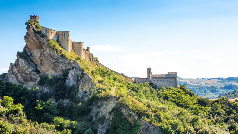 CNTraveler's tweet photo. Beautiful hilltop towns in Italy we're currently dreaming about: https://t.co/C6xKFFiXla https://t.co/T8zlfXPL3X