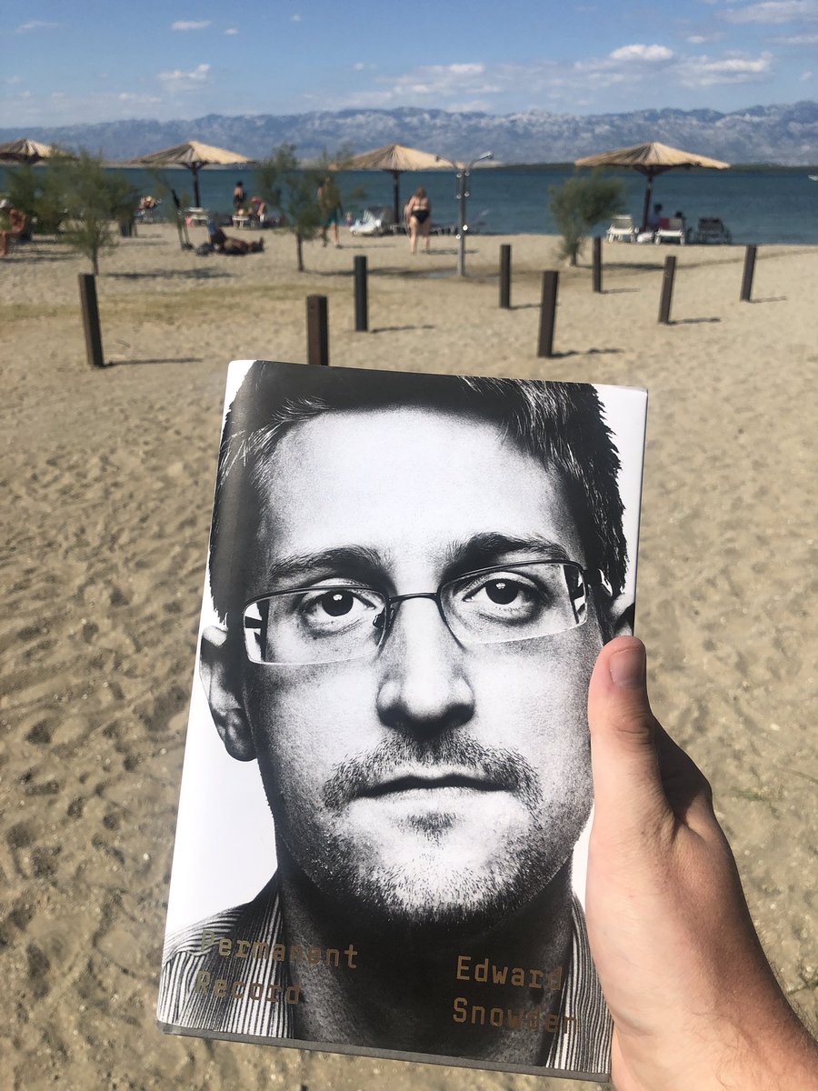 SnapItMark's tweet photo. Very good book, good job @Snowden https://t.co/RapvPvOYD0