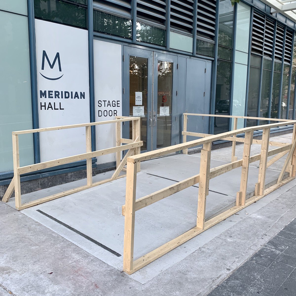 ChrisNadonUnion's tweet photo. Please #WearAMask  to help stop #coronavirus so @iatse58 members and everyone who makes a living from the #toronto #entertainment business can walk through the @MeridianHallTO and other venues’ stage doors again. Please help #StopCOVID19 so #wegounscene workers can get to work! https://t.co/RWPBT1fyWY