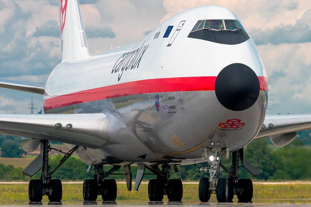 Spotterdiary2's tweet photo. The freshly painted Cargolux Retro aircraft paid a visit to @budairport  today.
@Cargolux_Intl #boeing747 #LXNCL #aviationpics #aircraftgallery #aviationdaily #planes #aircraft #avgeek #aviation https://t.co/iYHOVWzB9O