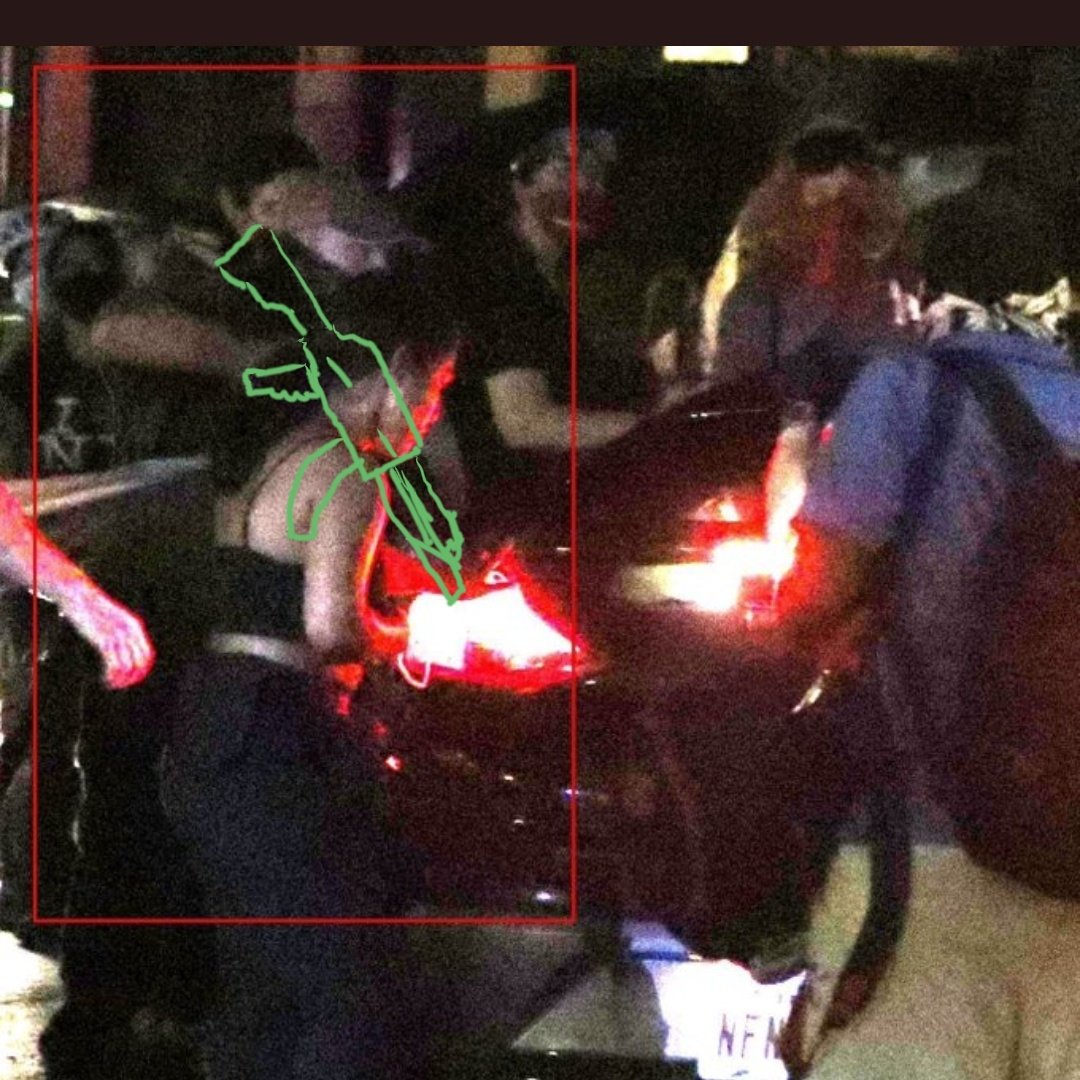 RealJungle6's tweet photo. @Tony__Heller @RayneMillaray @HKrassenstein Are you fucking blind old man? Hes clearly holding the pistol grip and the rifle is pointed down. You can clearly see the stock raised up in the air beside his head. https://t.co/Fqp7F2I5KA