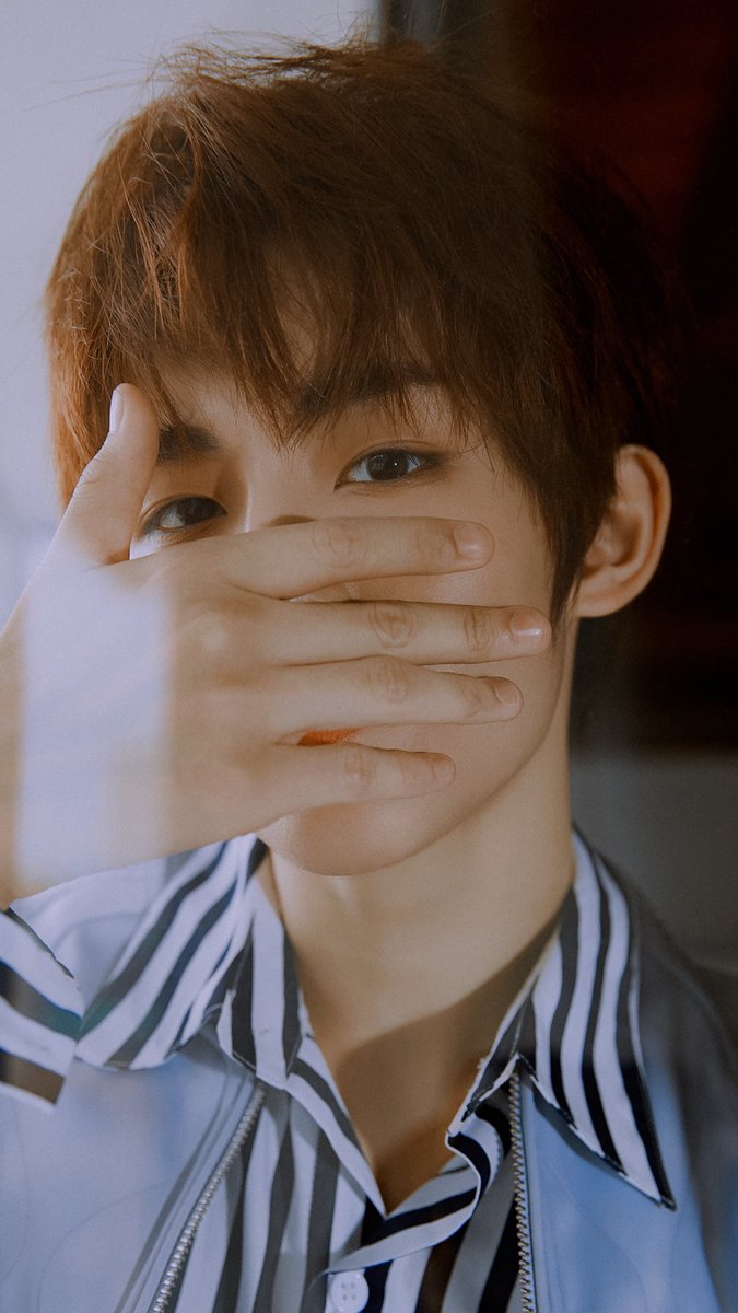 a thread of pictures of  #WINWIN with his hand/s on his face